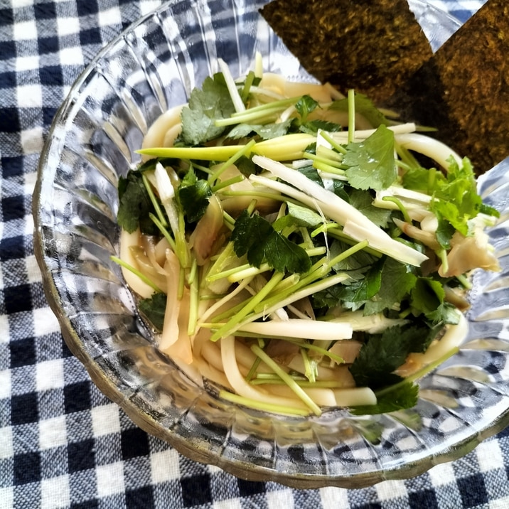 三つ葉とザーサイの冷やしねぎ混ぜうどん♪